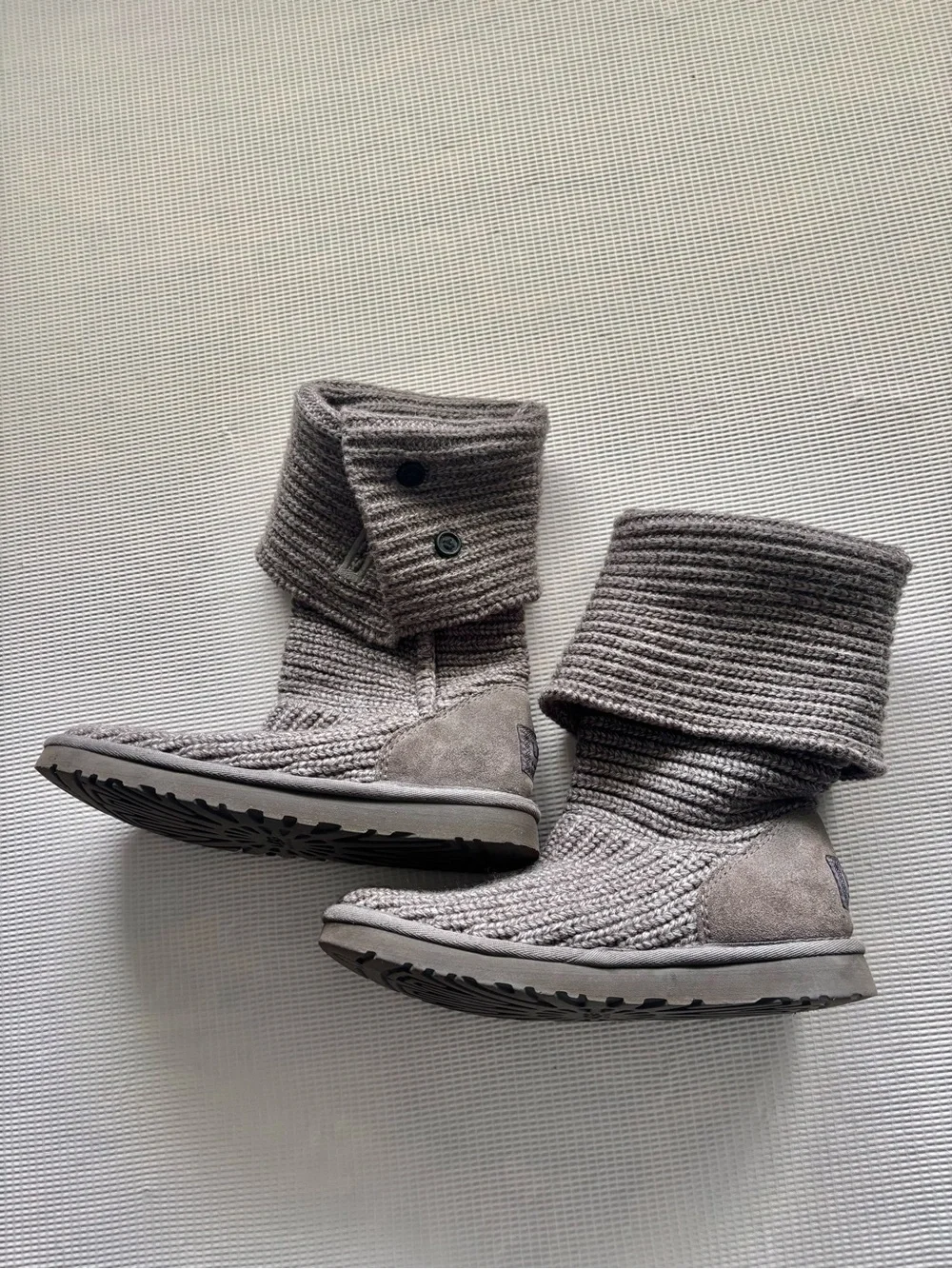 UGG Classic Women Cardy Heather Grey Knit Boots (Size 7 Women’s)